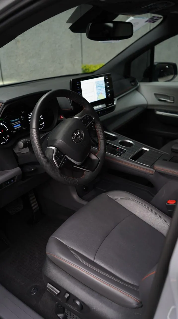 Toyota Sienna 2024 — foto 8 de 10