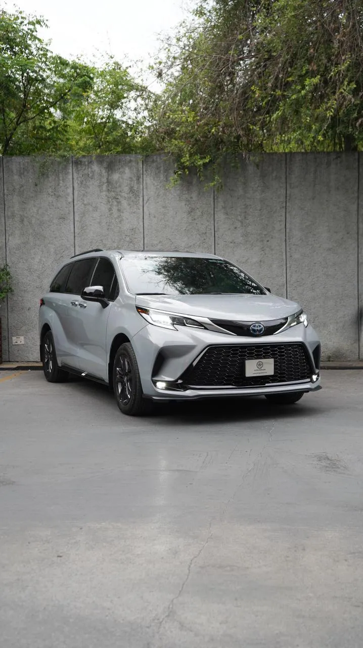 Toyota Sienna 2024 — foto 1 de 10