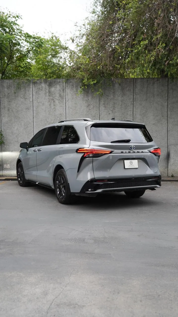 Toyota Sienna 2024 — foto 5 de 10