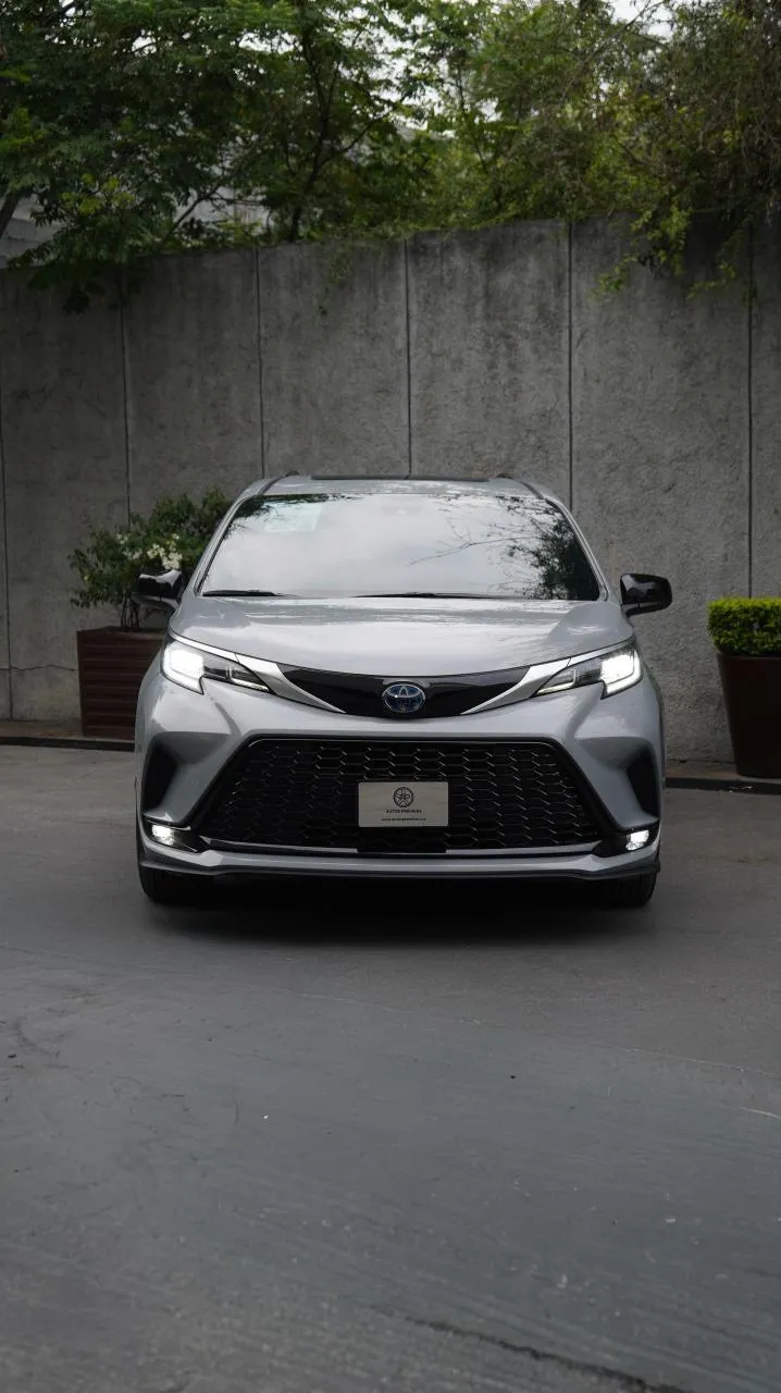 Toyota Sienna 2024 — foto 2 de 10