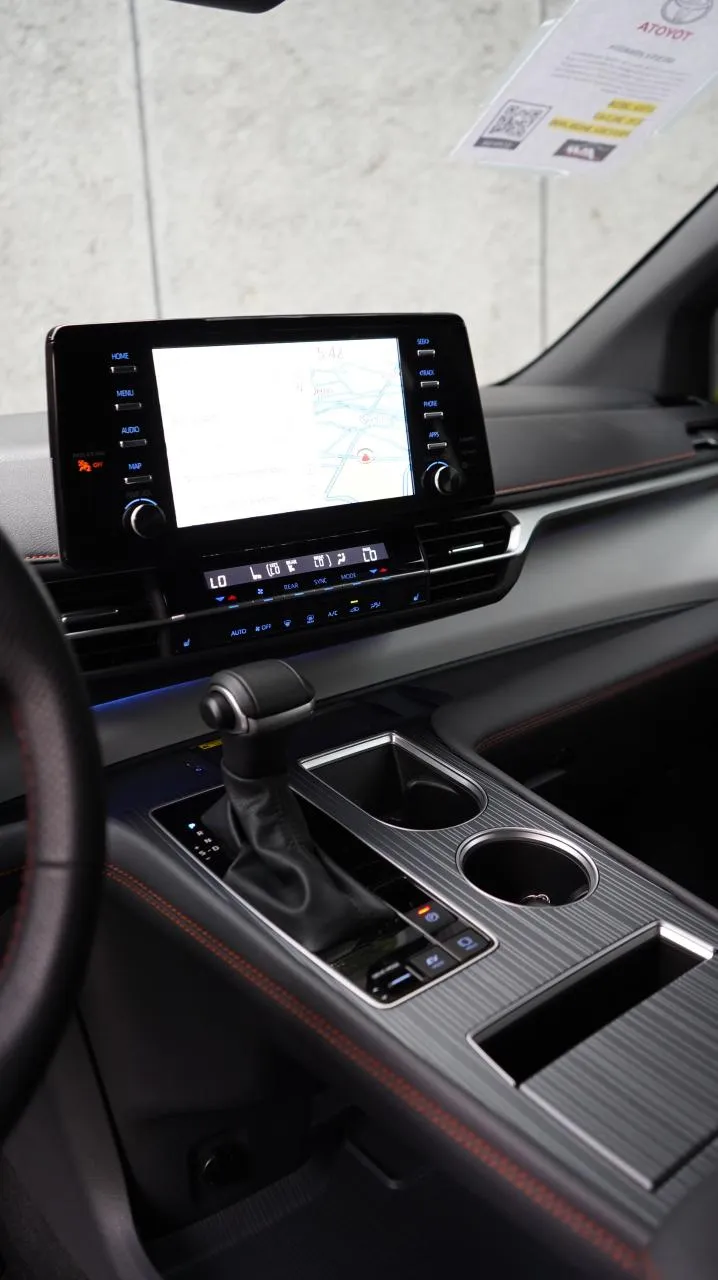 Toyota Sienna 2024 — foto 7 de 10