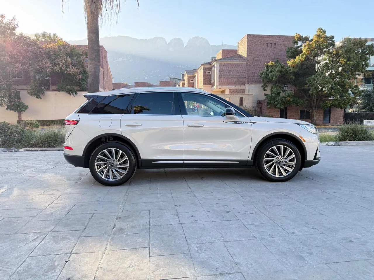 Lincoln Corsair 2024 — foto 5 de 15