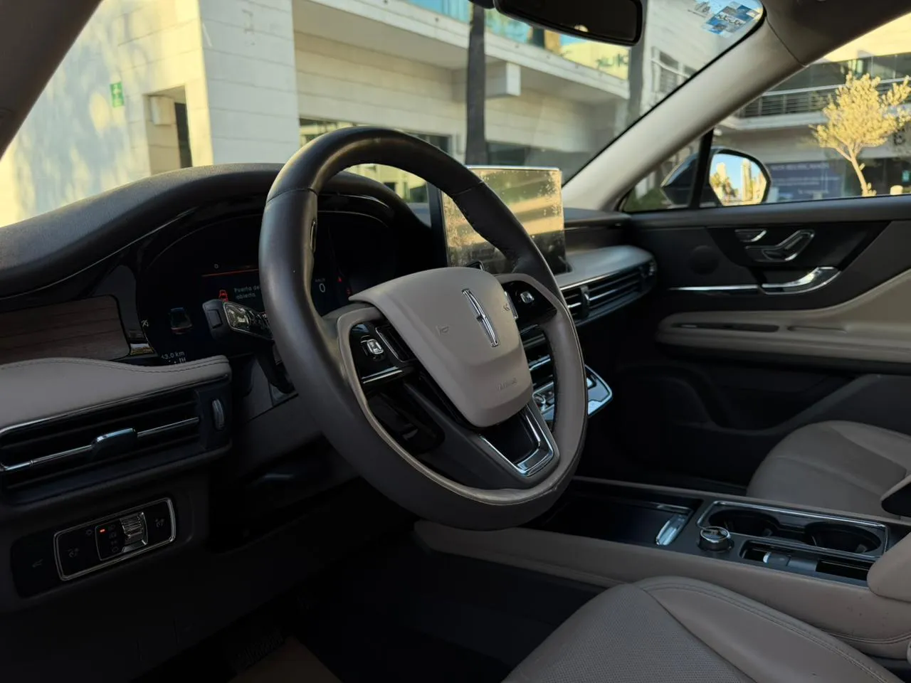 Lincoln Corsair 2024 — foto 14 de 15