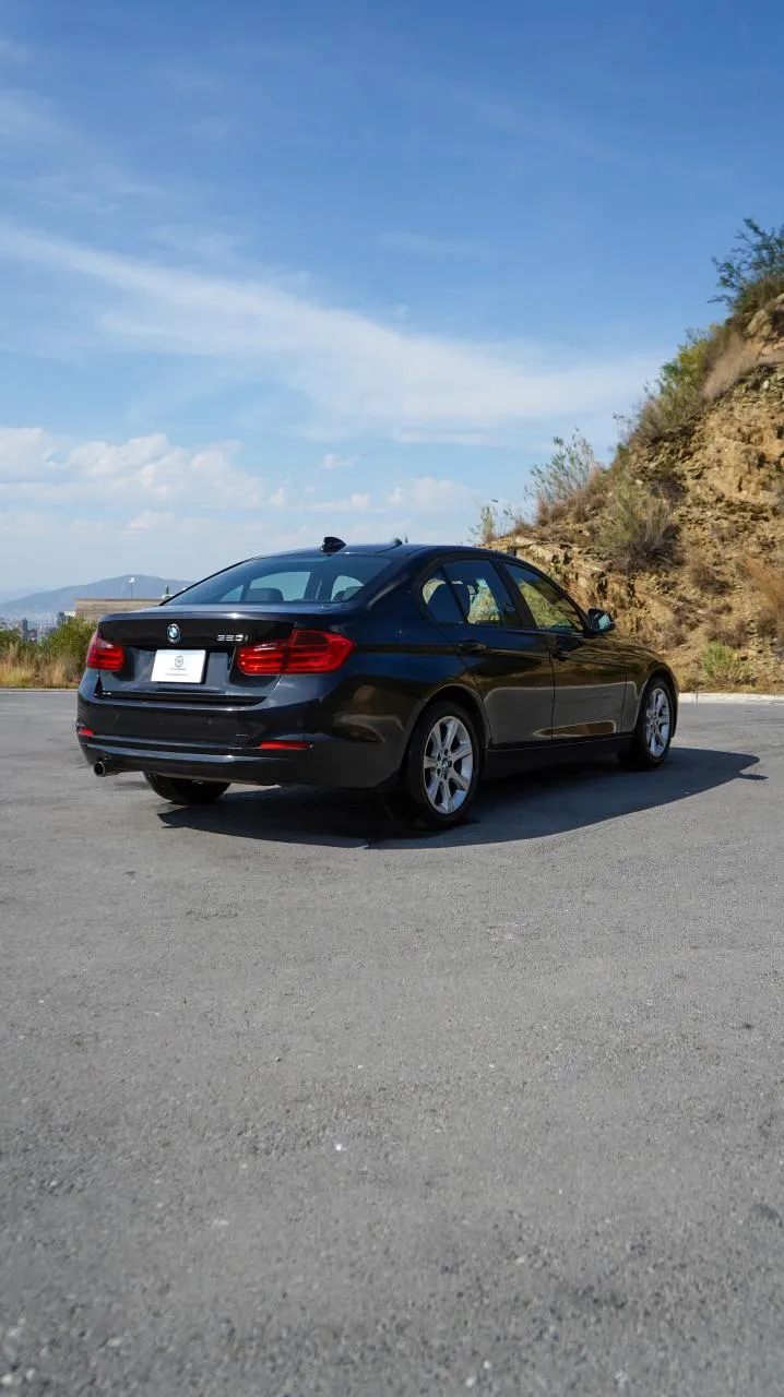 BMW Serie 3 2015 — foto 9 de 11