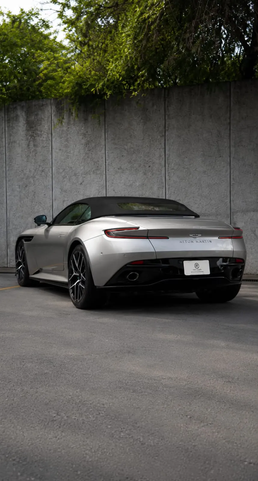 Aston Martin DB12 2025 — foto 5 de 15