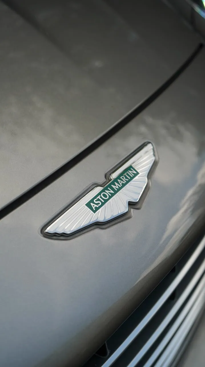Aston Martin DB12 2025 — foto 9 de 15