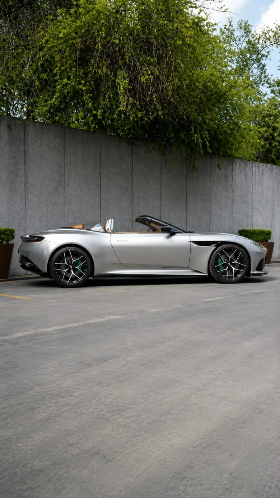 Aston Martin DB12 2025 — foto 7 de 15