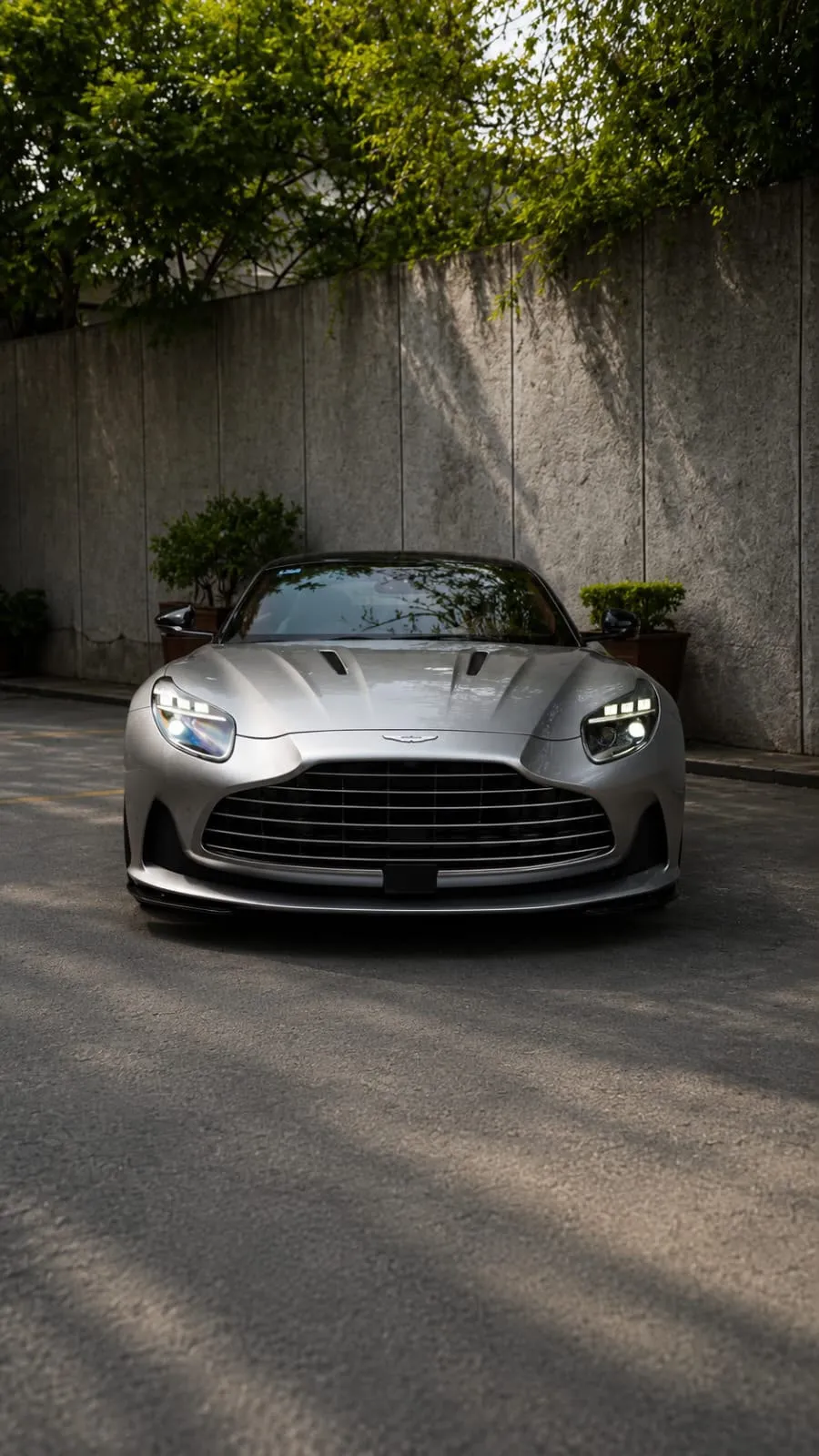 Aston Martin DB12 2025 — foto 3 de 15