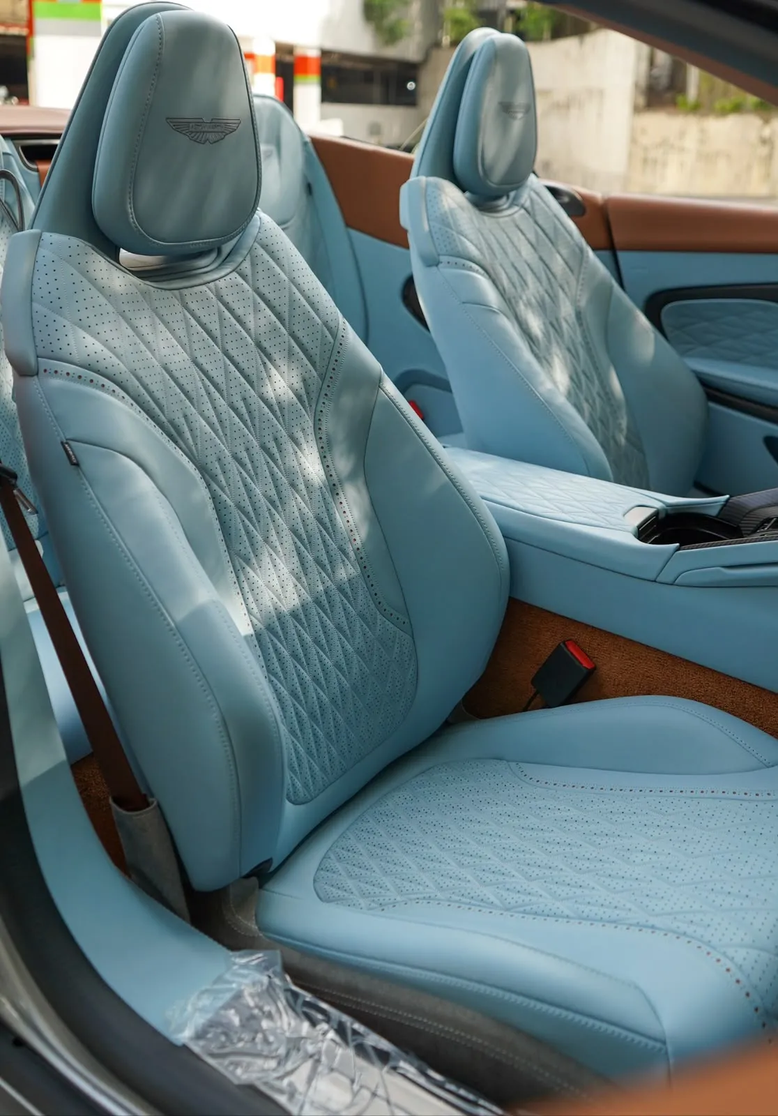 Aston Martin DB12 2025 — foto 15 de 15