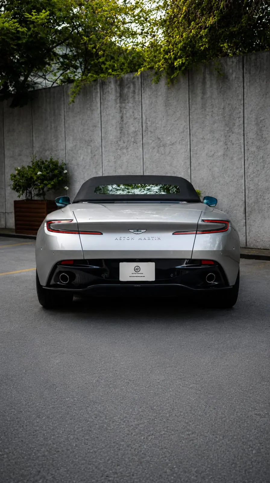 Aston Martin DB12 2025 — foto 6 de 15
