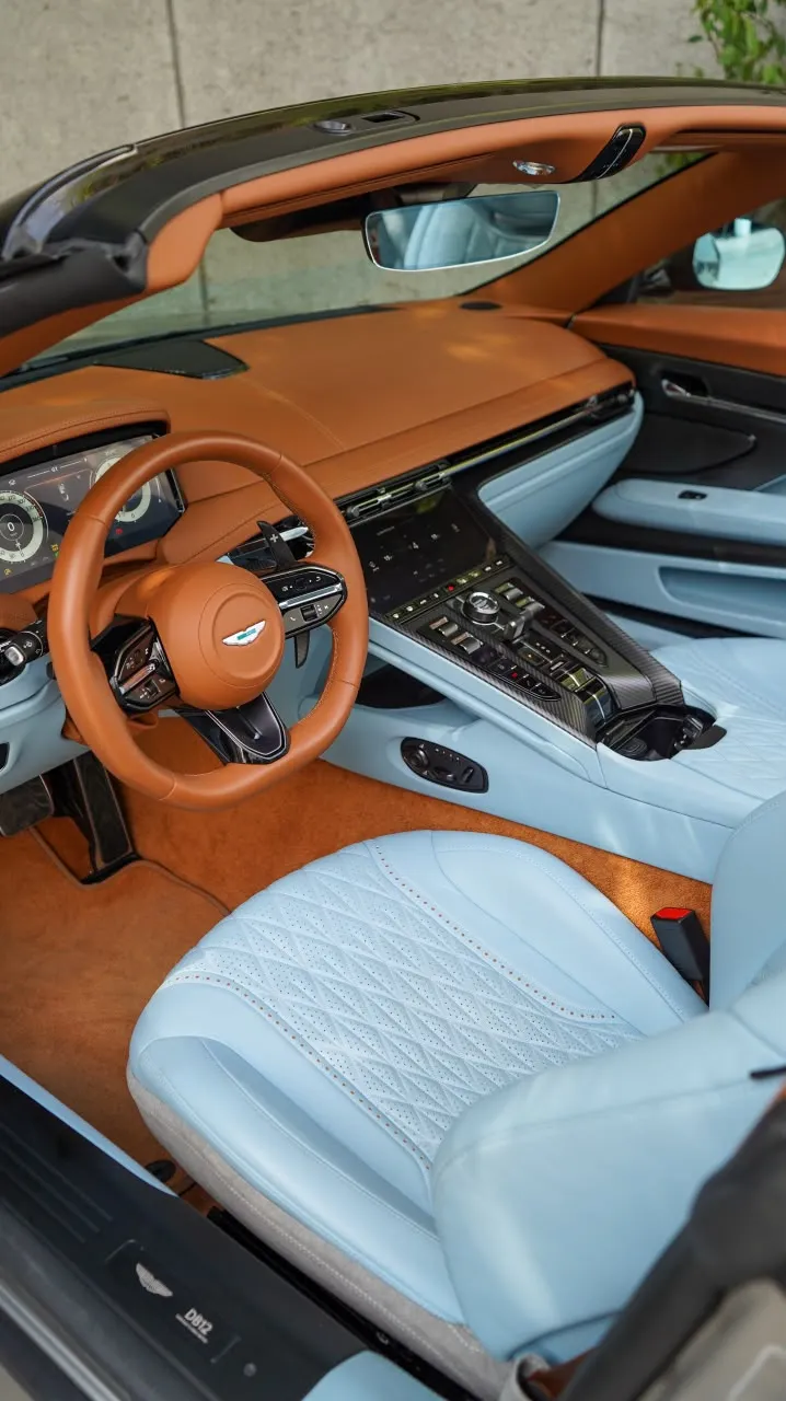 Aston Martin DB12 2025 — foto 10 de 15