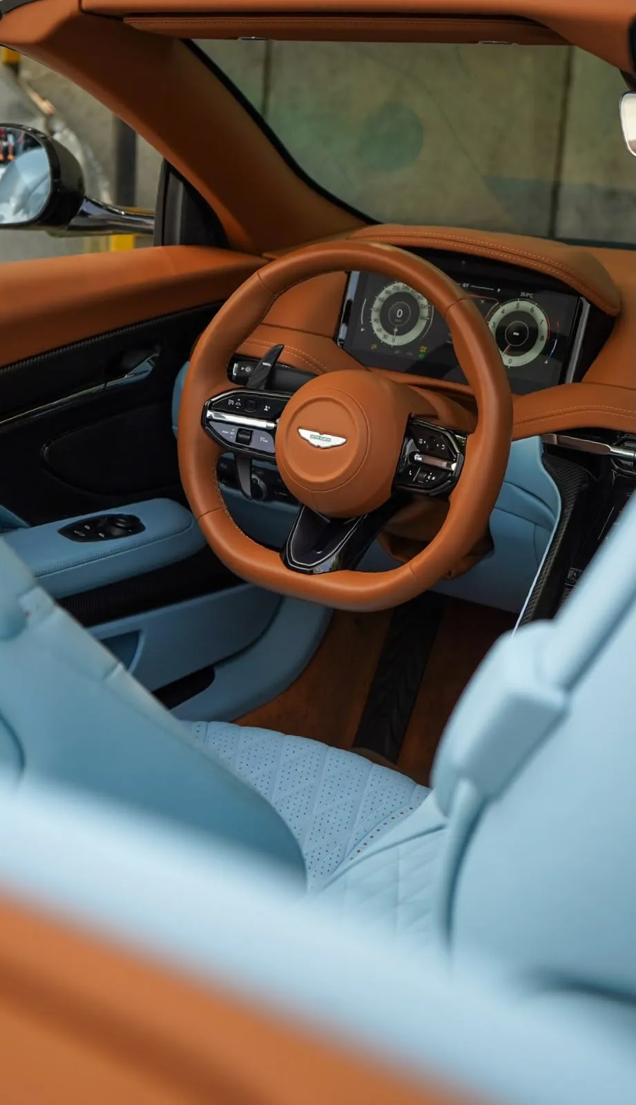 Aston Martin DB12 2025 — foto 11 de 15