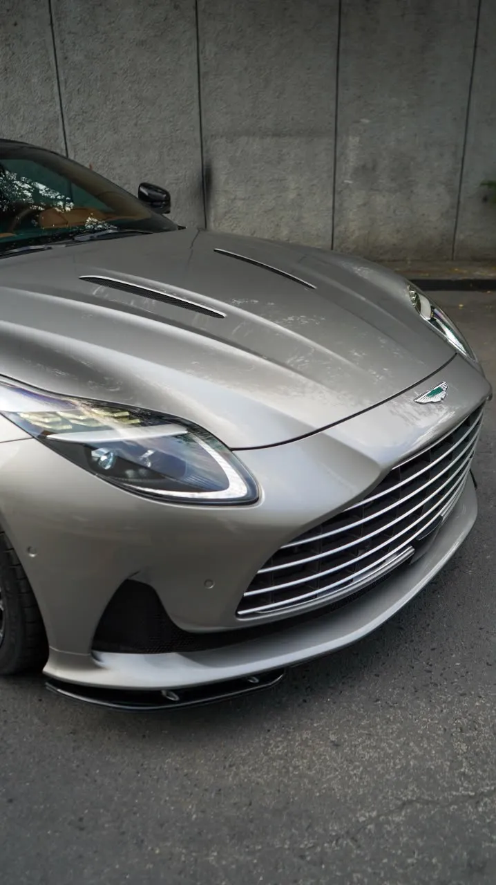 Aston Martin DB12 2025 — foto 2 de 15