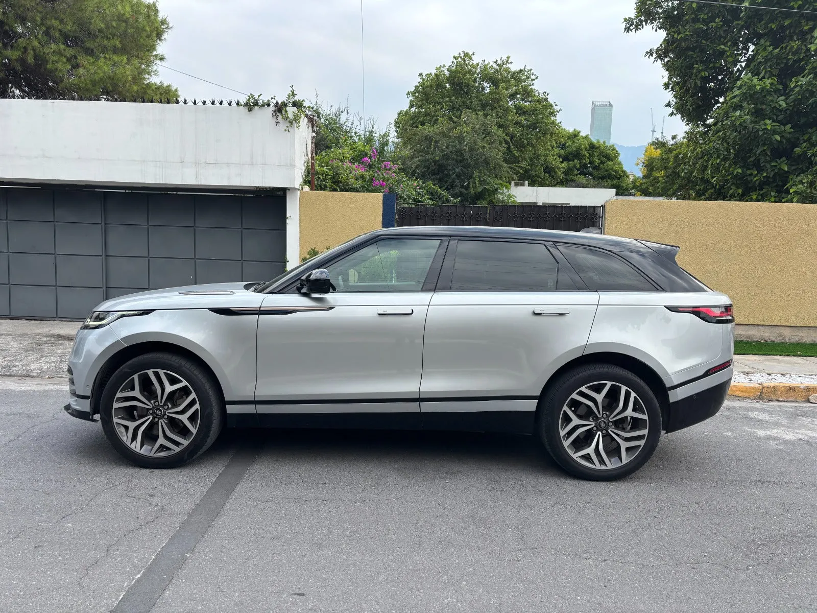 Land Rover Range Rover Velar 2019 — foto 4 de 12