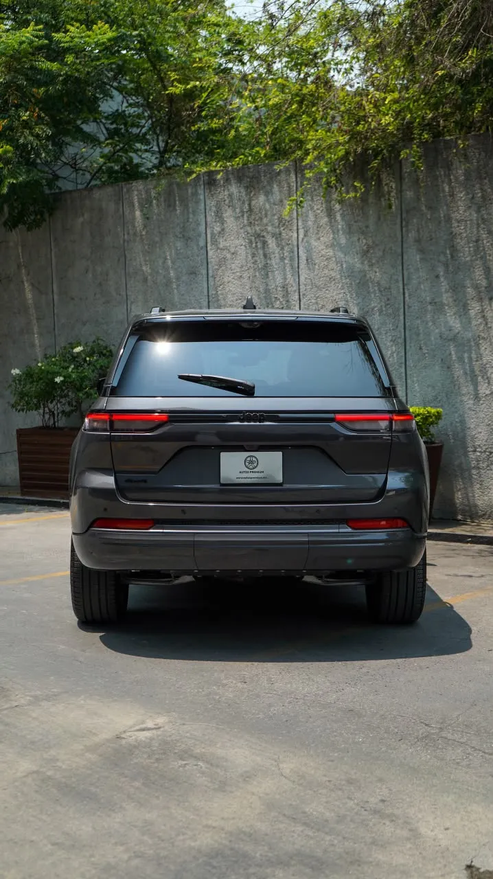 Jeep Grand Cherokee 2026 — foto 5 de 10
