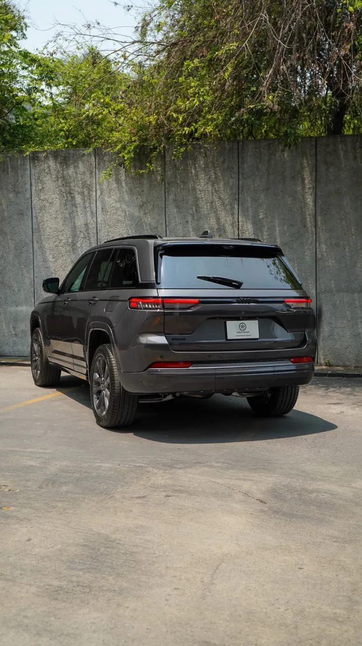 Jeep Grand Cherokee 2026 — foto 3 de 10
