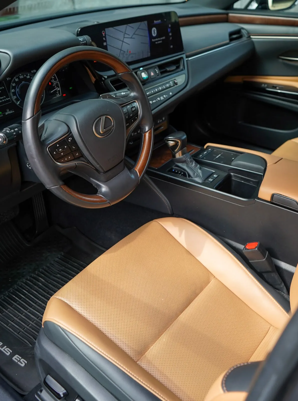 Lexus ES 2022 — foto 6 de 10