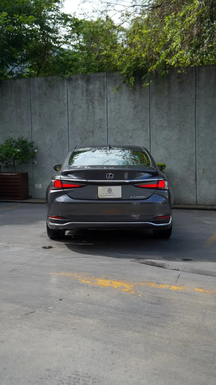 Lexus ES 2022 — foto 5 de 10
