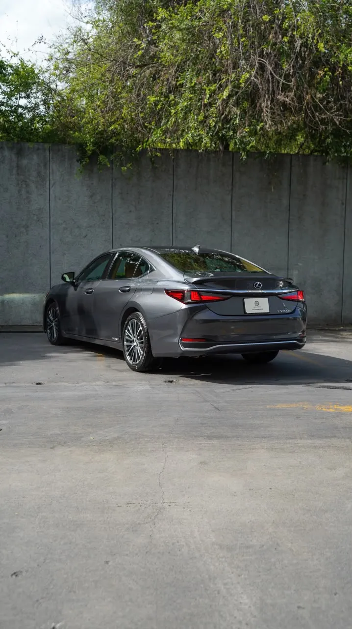 Lexus ES 2022 — foto 4 de 10