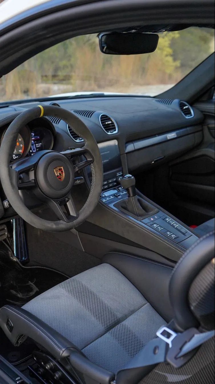 Porsche 718 cayman 2025 — foto 2 de 15