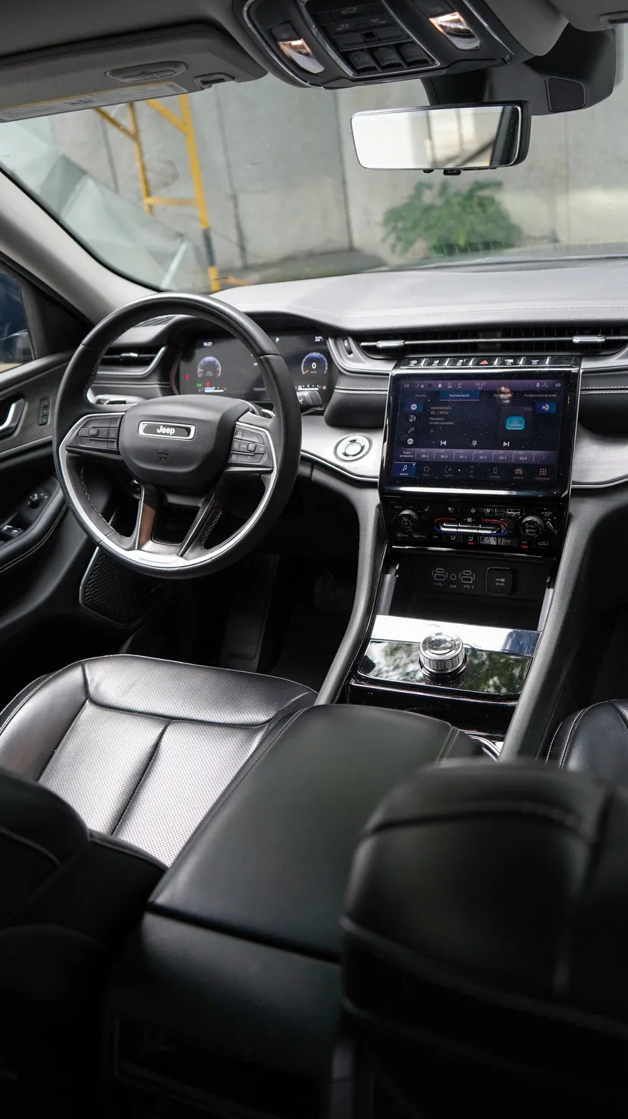 Jeep Grand Cherokee 2023 — foto 10 de 12