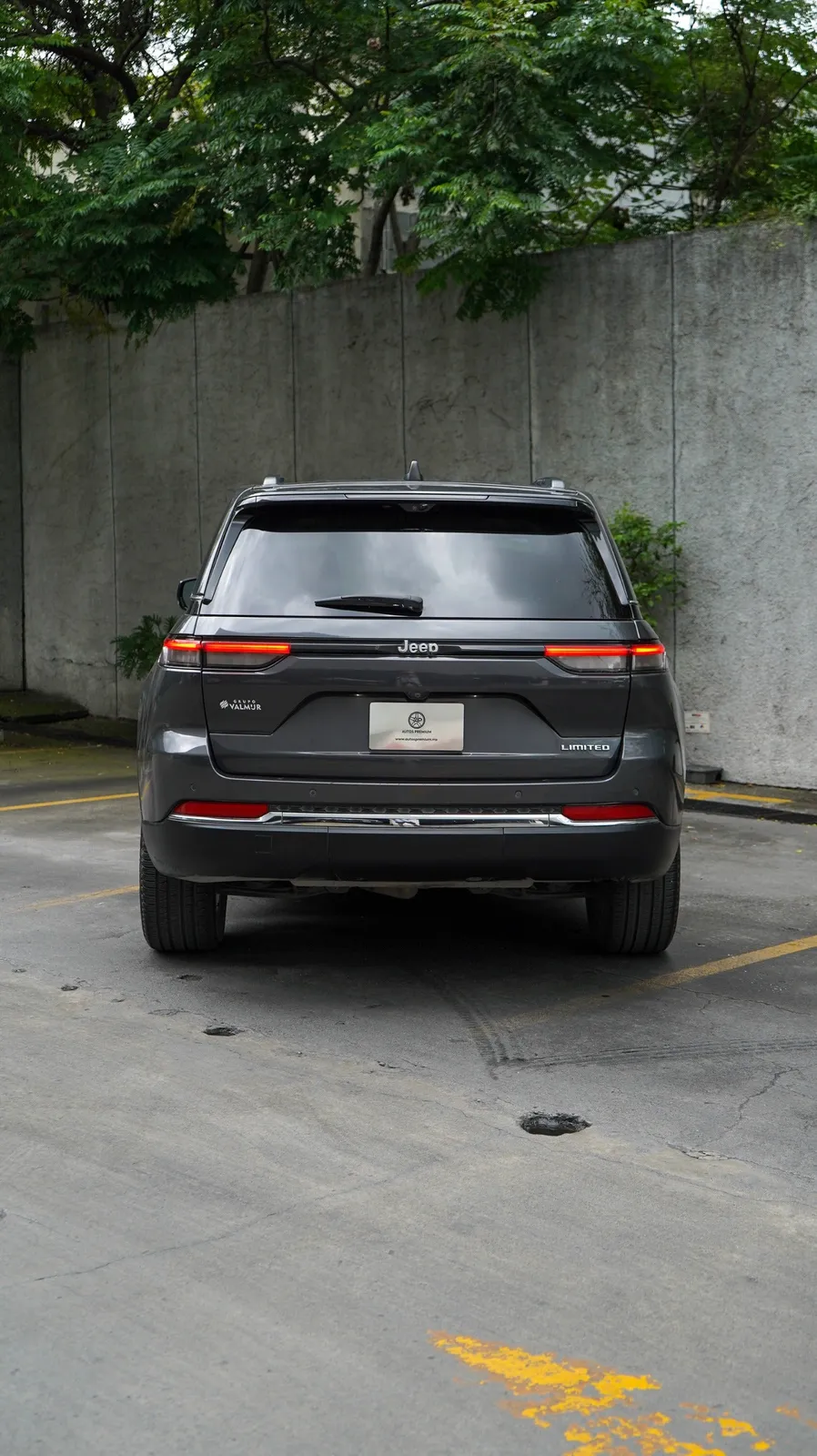 Jeep Grand Cherokee 2023 — foto 4 de 12