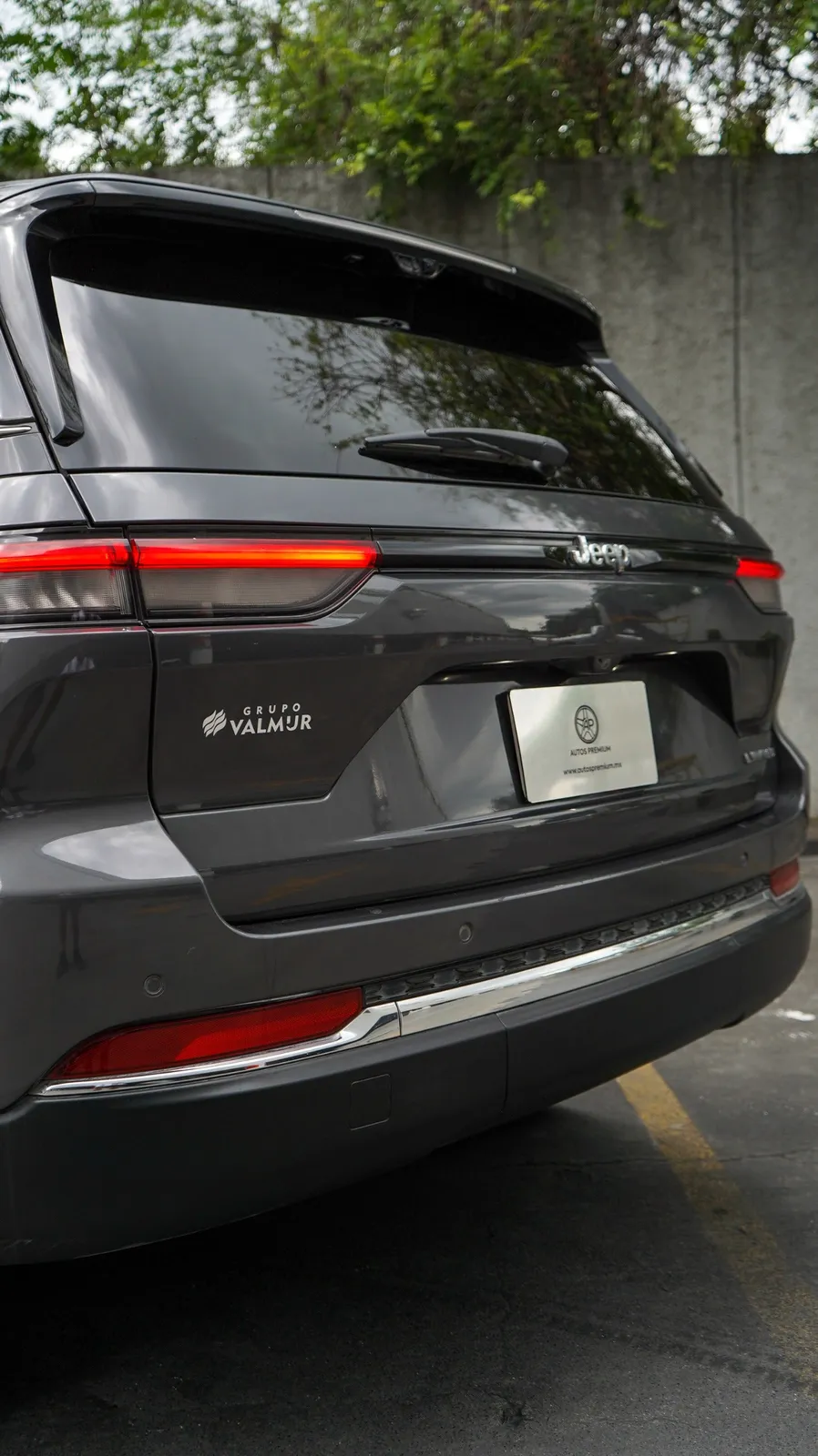 Jeep Grand Cherokee 2023 — foto 6 de 12