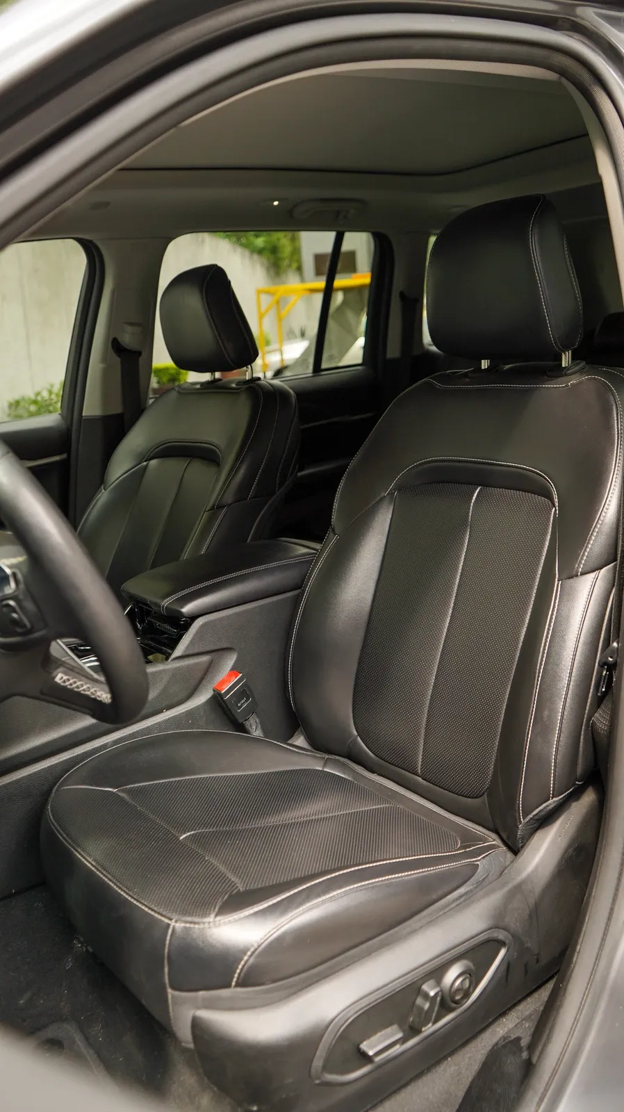 Jeep Grand Cherokee 2023 — foto 8 de 12