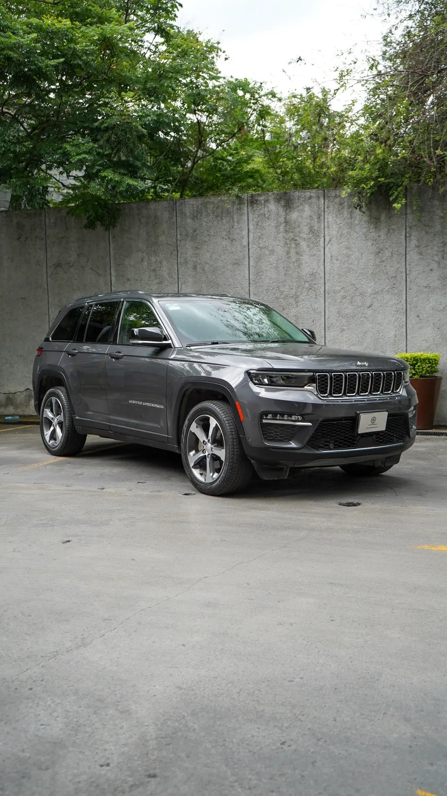 Jeep Grand Cherokee 2023 — foto 1 de 12