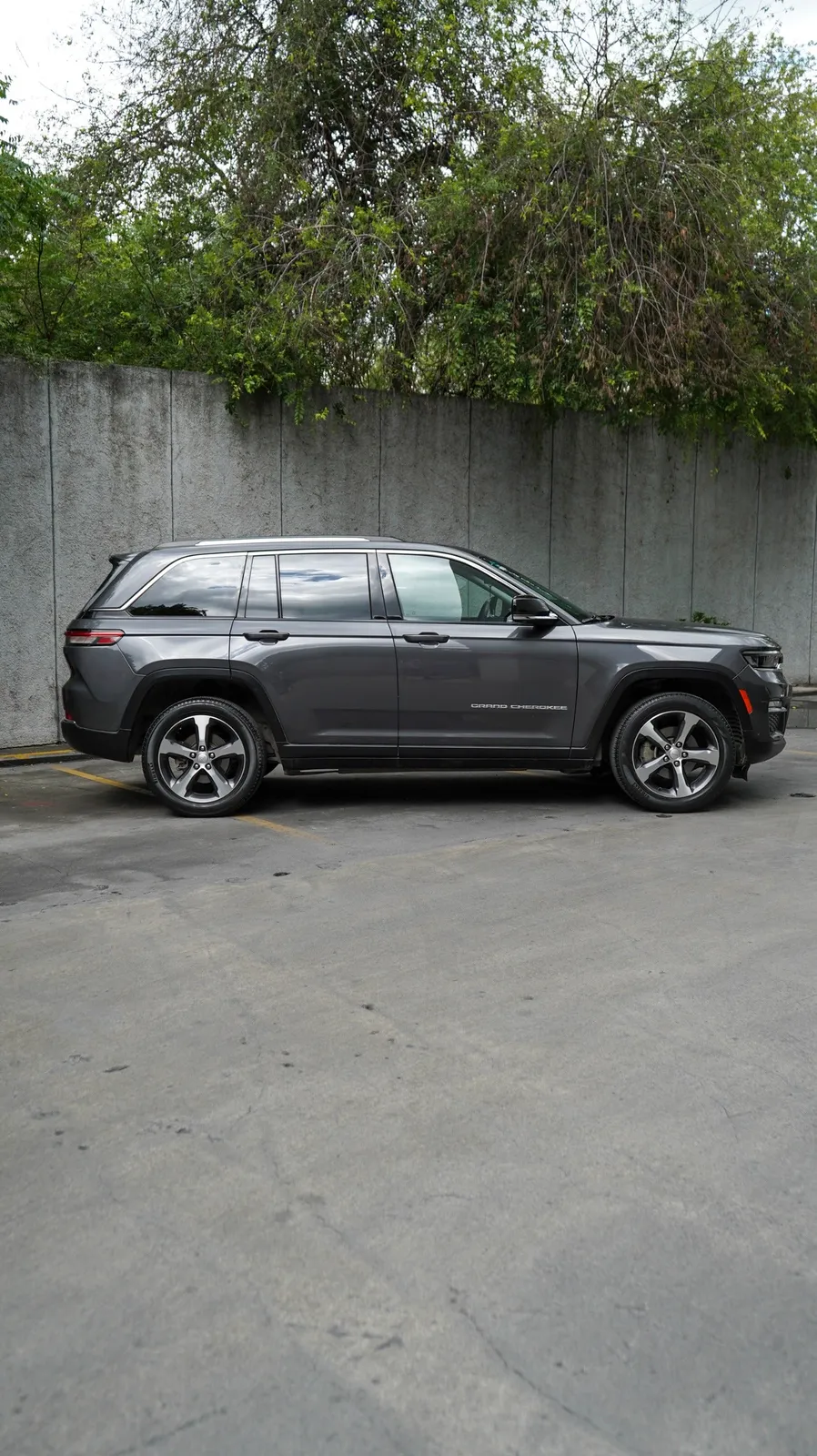Jeep Grand Cherokee 2023 — foto 3 de 12