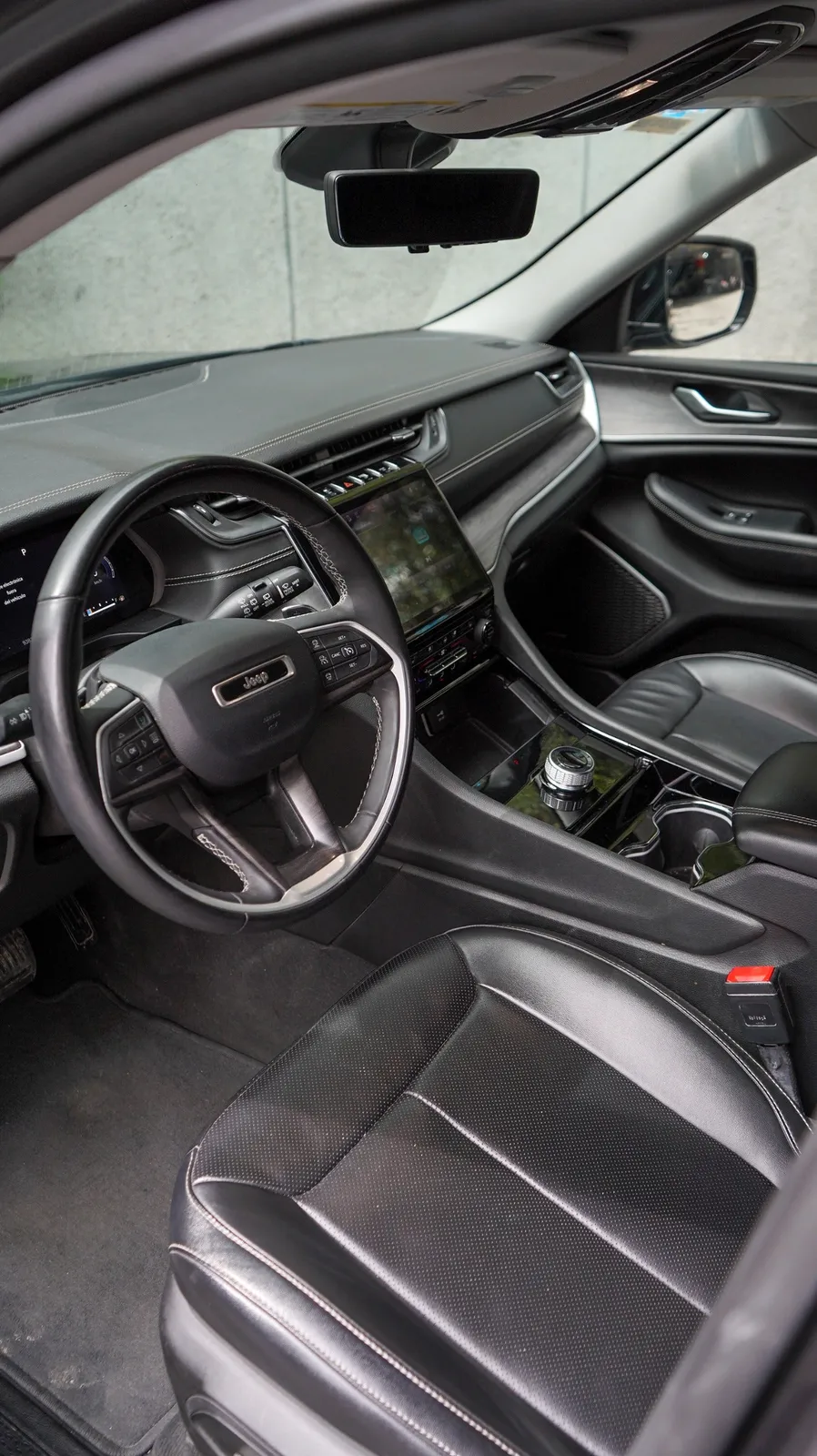 Jeep Grand Cherokee 2023 — foto 7 de 12