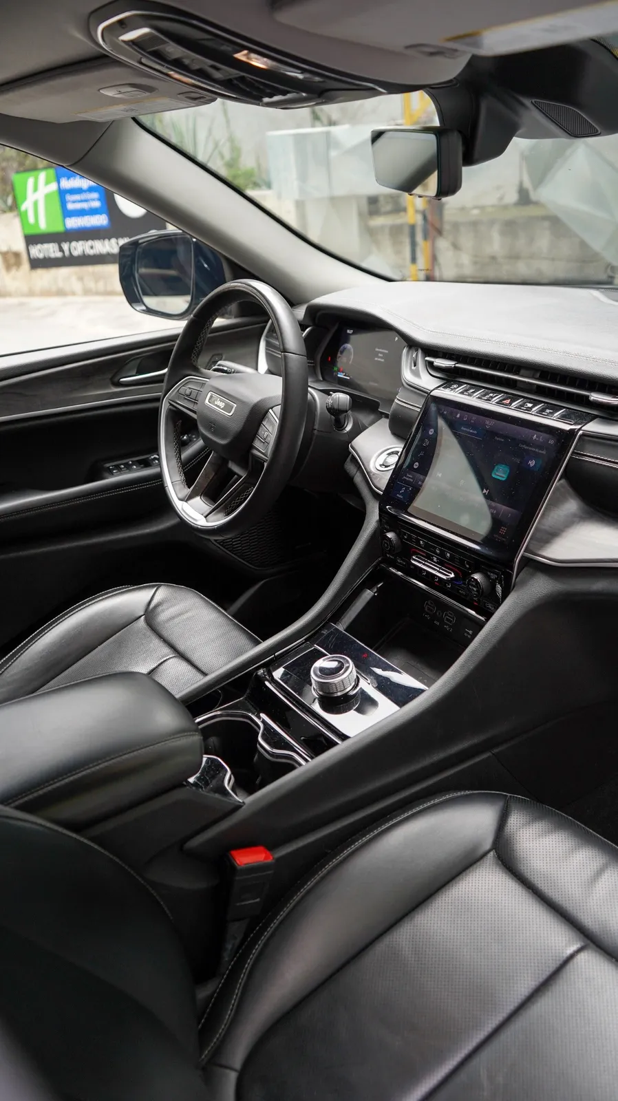 Jeep Grand Cherokee 2023 — foto 11 de 12