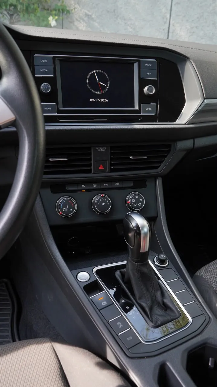 Volkswagen Jetta 2021 — foto 6 de 9