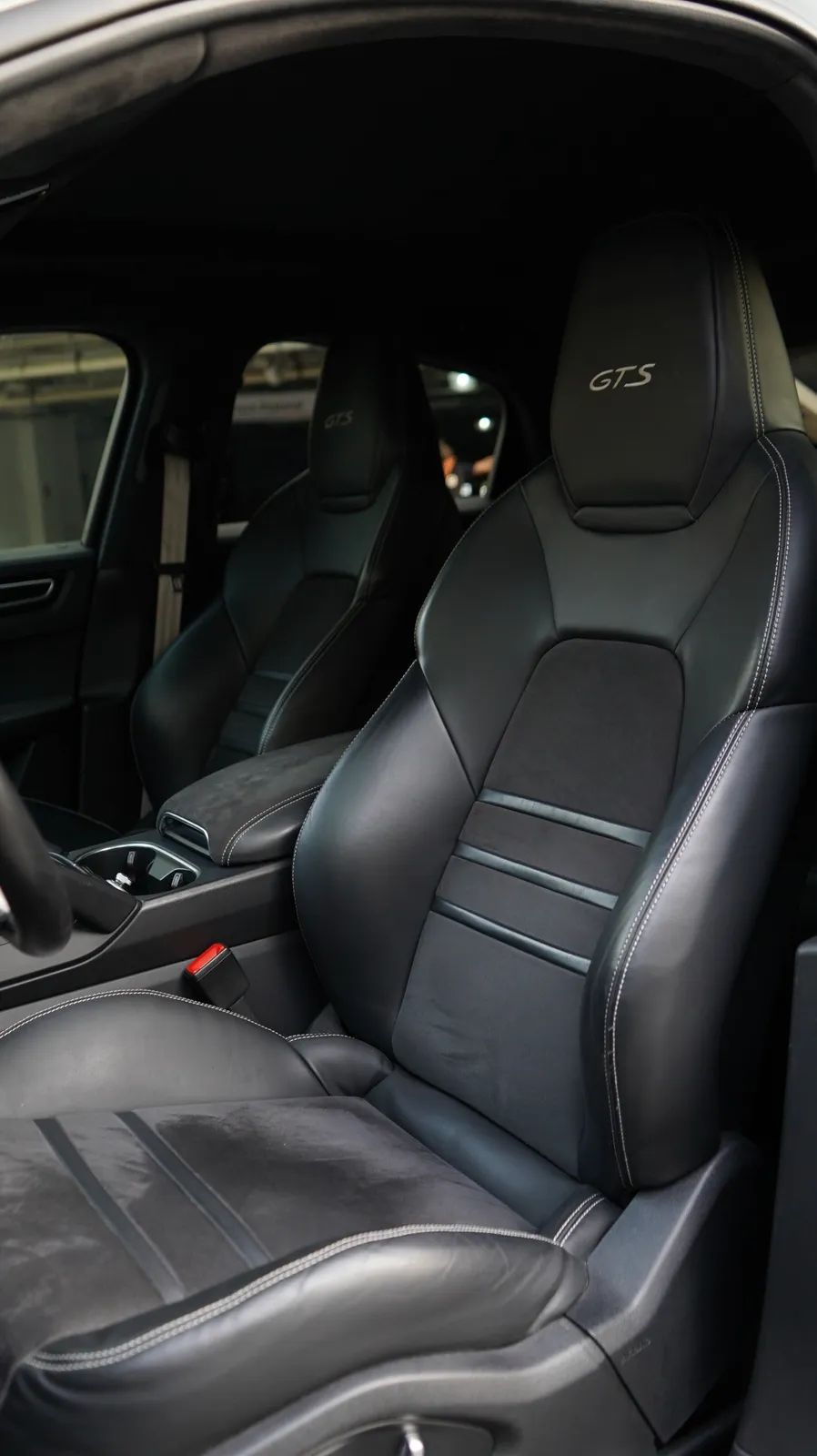 Porsche Cayenne 2021 — foto 8 de 12