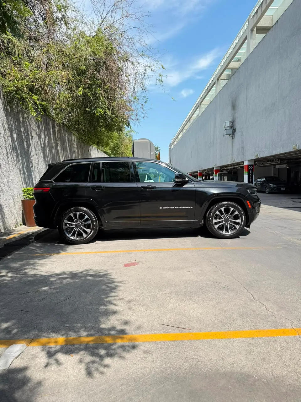 Jeep Grand Cherokee 2024 — foto 6 de 14