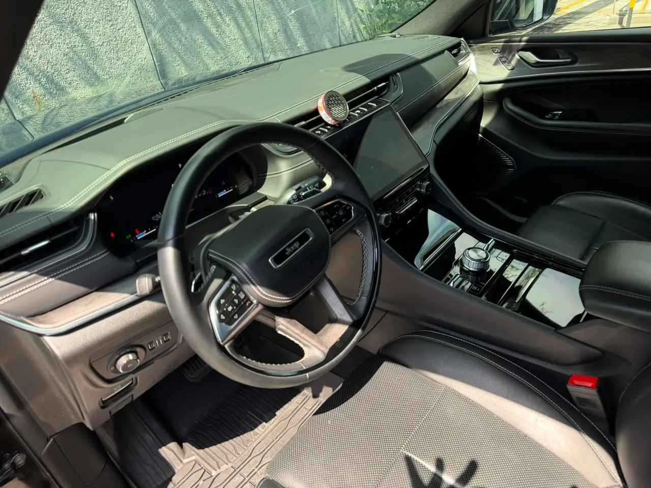Jeep Grand Cherokee 2024 — foto 10 de 14
