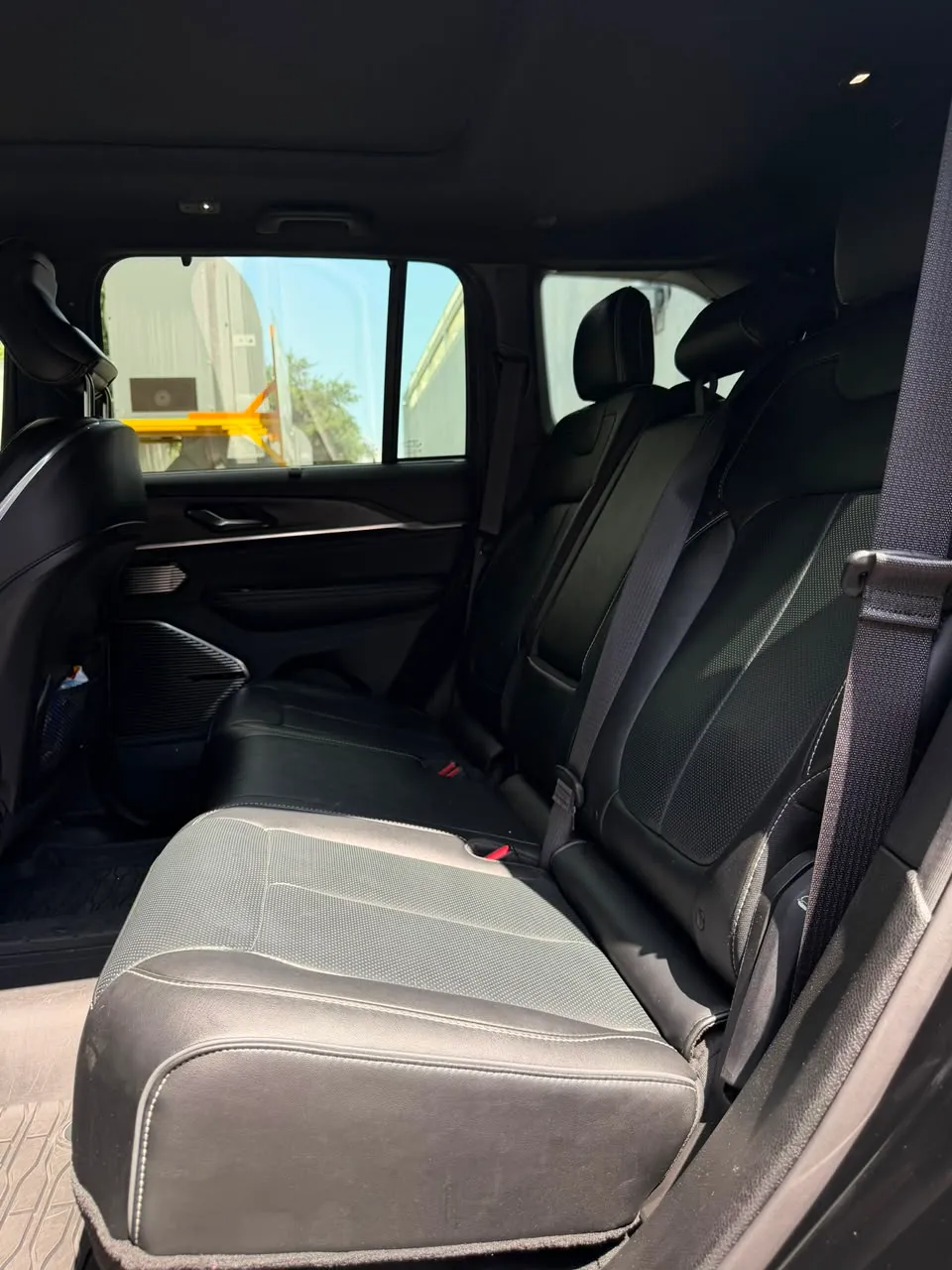Jeep Grand Cherokee 2024 — foto 12 de 14