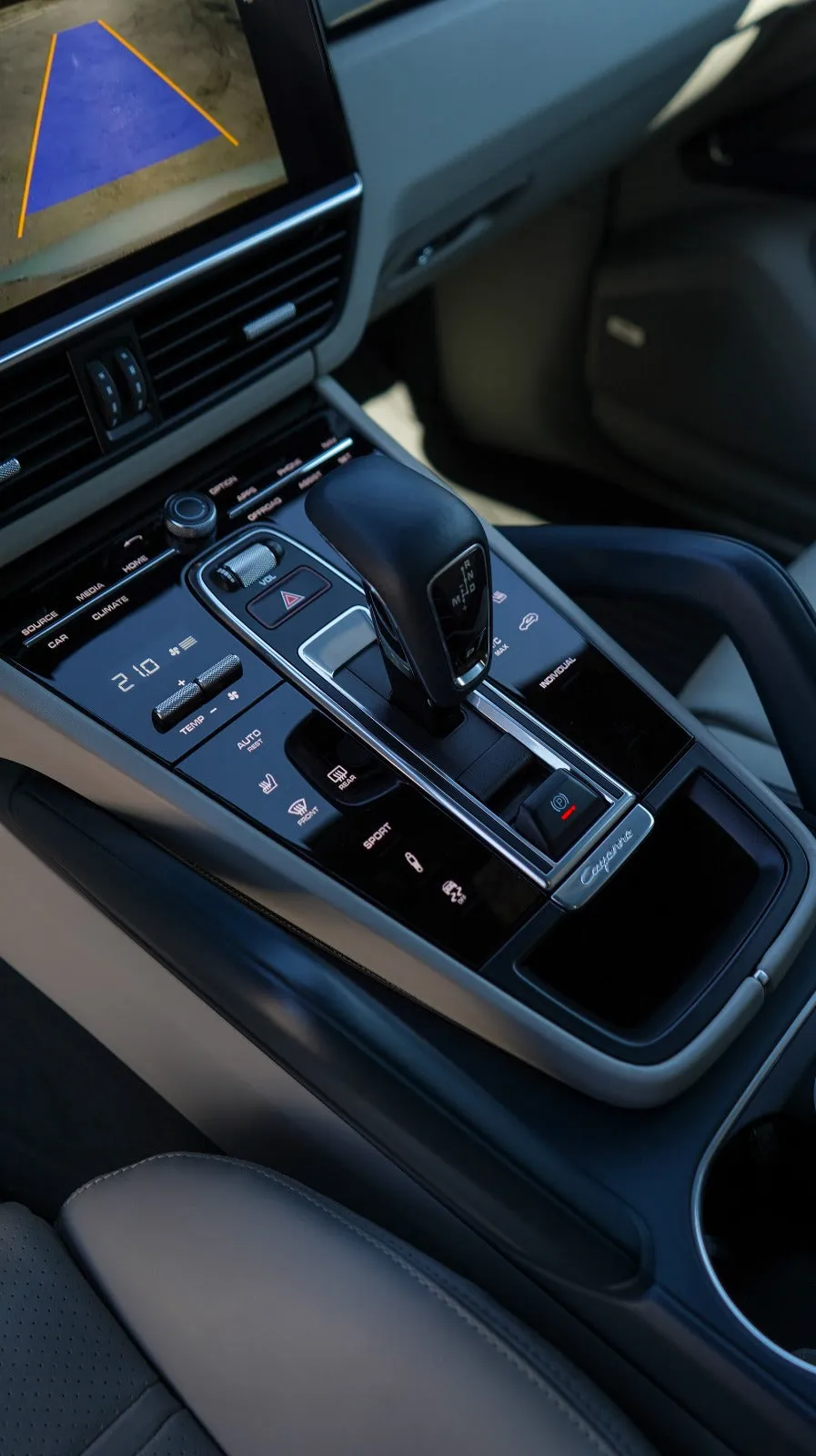 Porsche Cayenne 2022 — foto 8 de 15