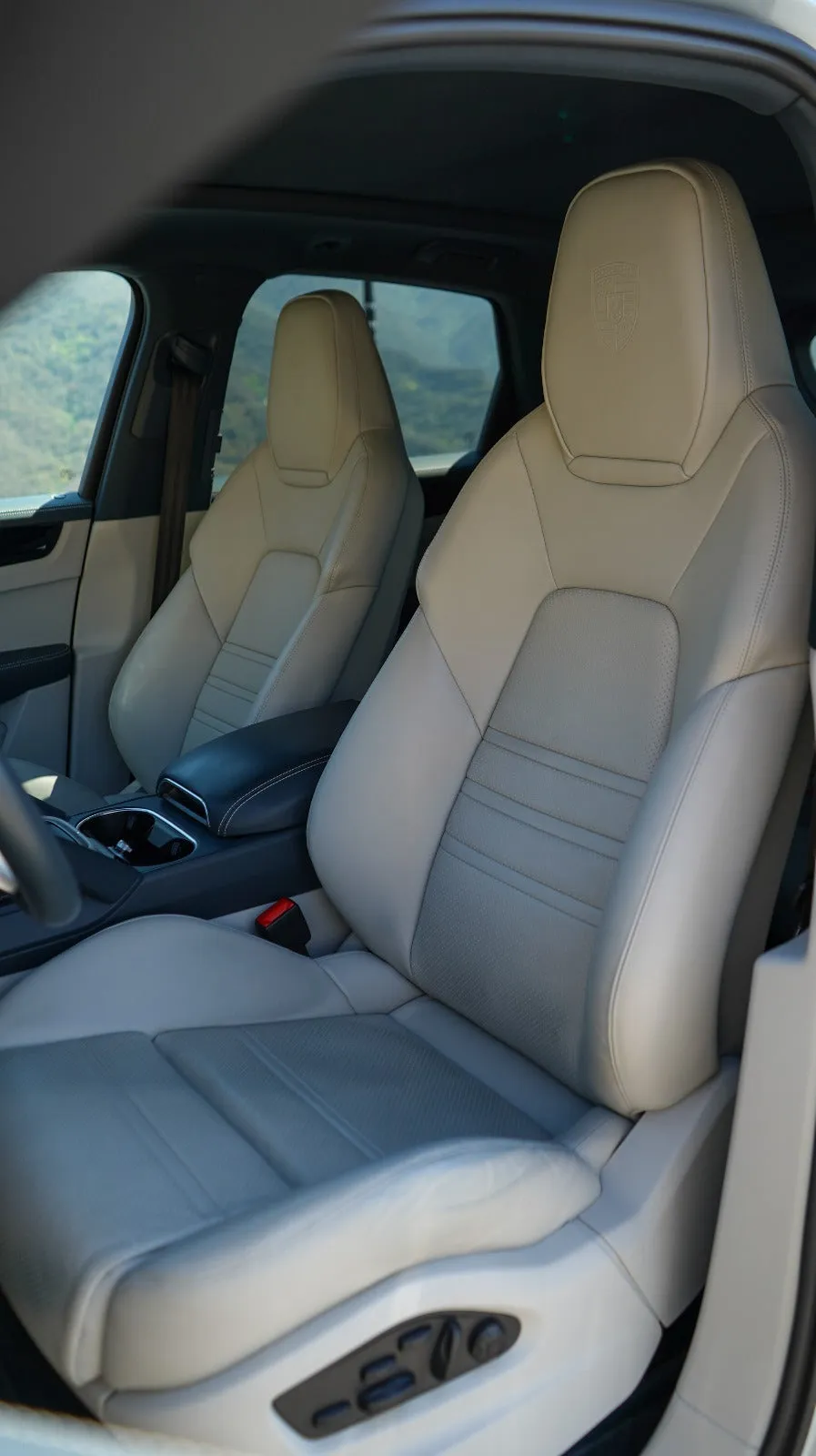 Porsche Cayenne 2022 — foto 11 de 15