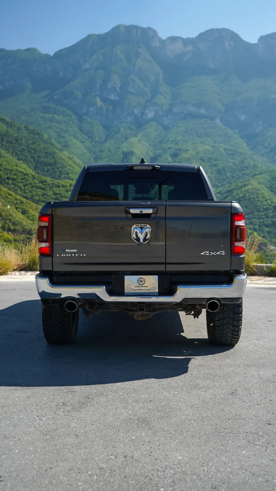 RAM 1500 2021 — foto 8 de 14