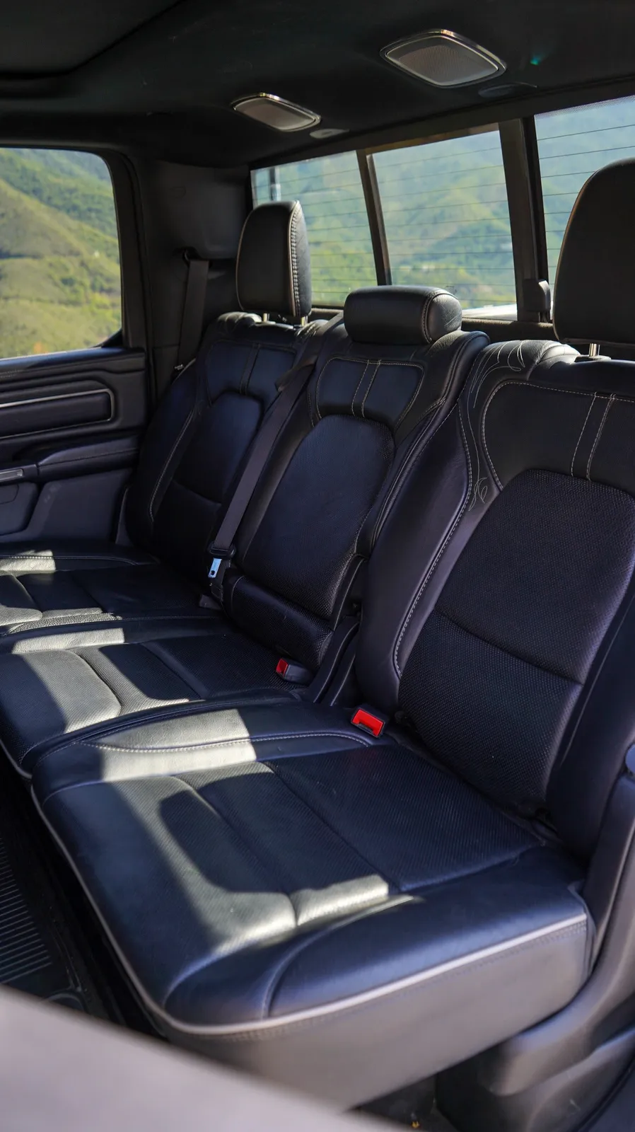 RAM 1500 2021 — foto 12 de 14