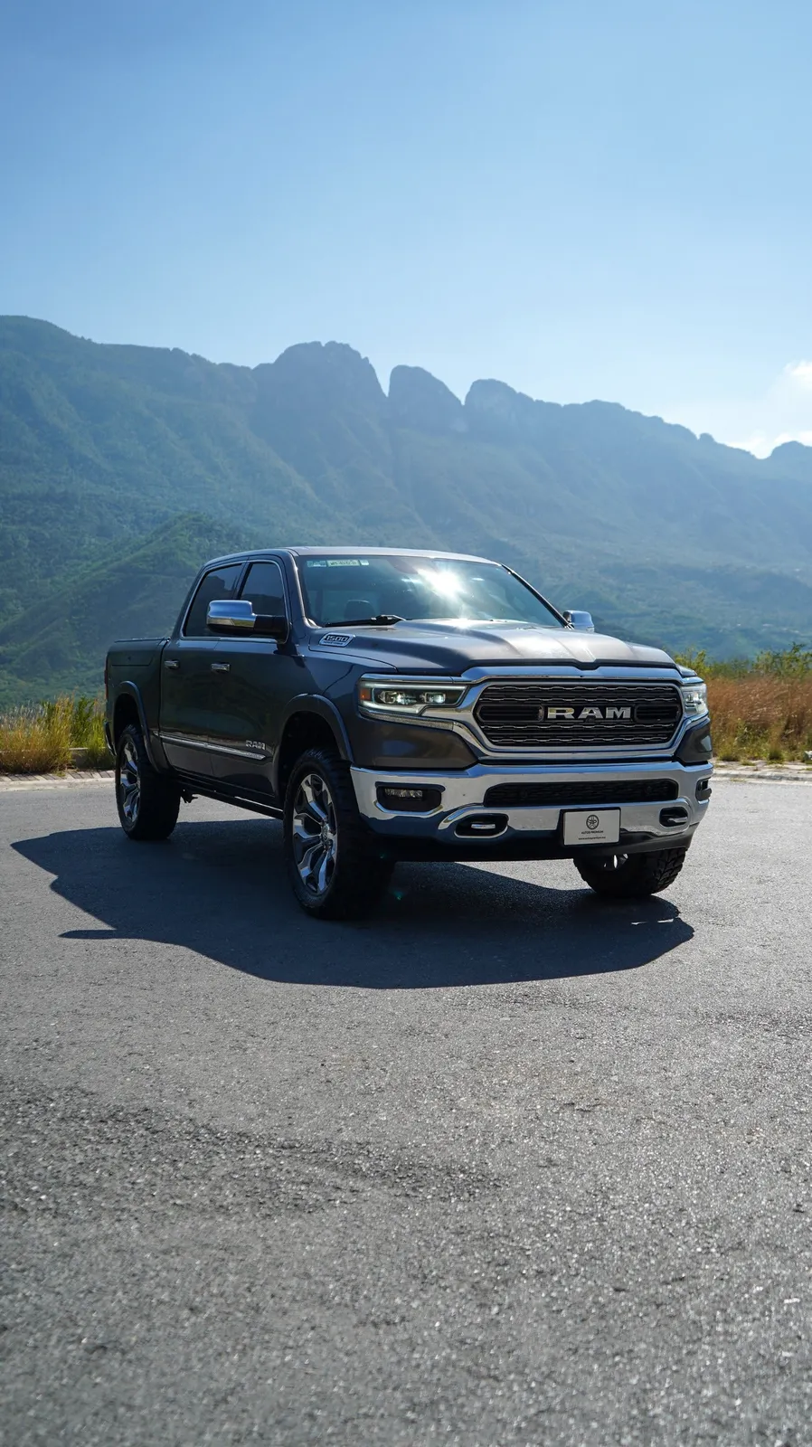 RAM 1500 2021 — foto 1 de 14
