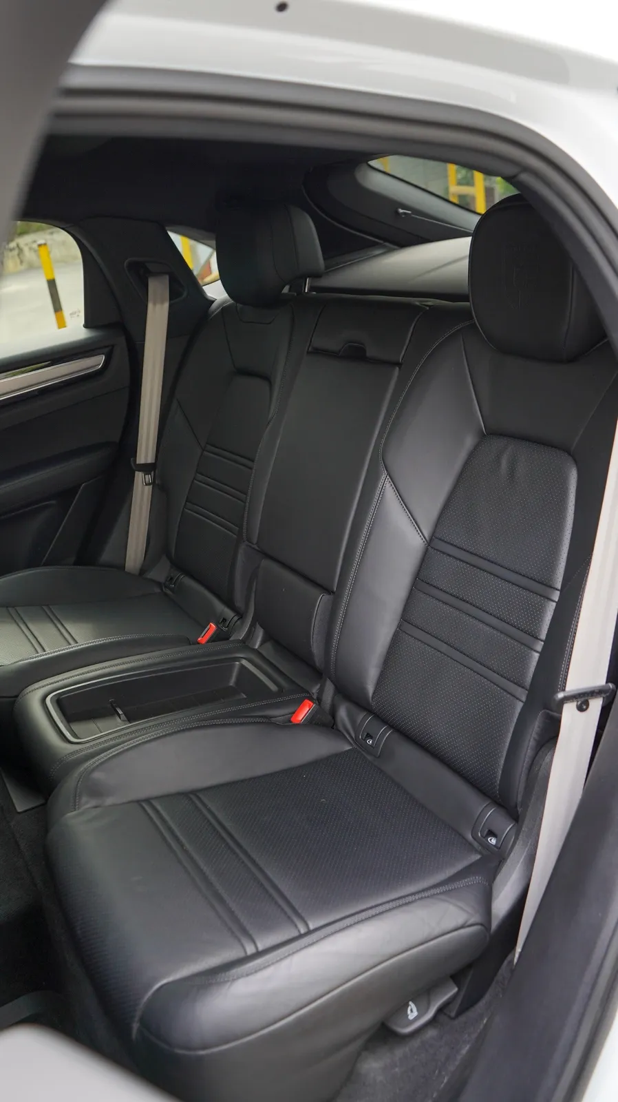 Porsche Cayenne coupé 2023 — foto 8 de 12