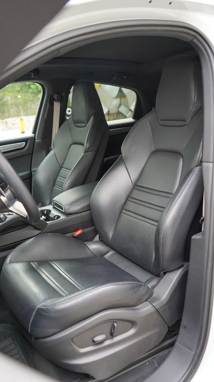 Porsche Cayenne coupé 2023 — foto 7 de 12