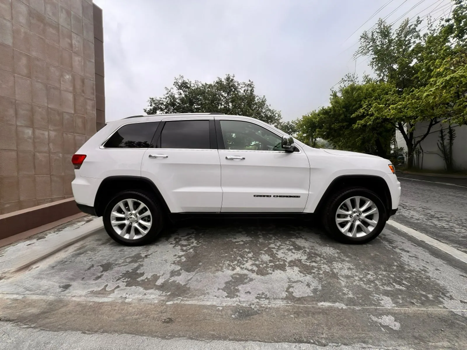 Jeep Grand Cherokee 2017 — foto 8 de 12