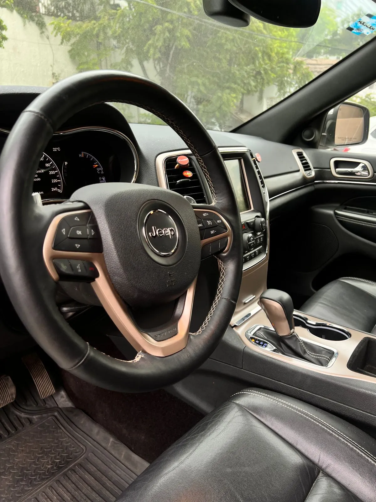 Jeep Grand Cherokee 2017 — foto 5 de 12