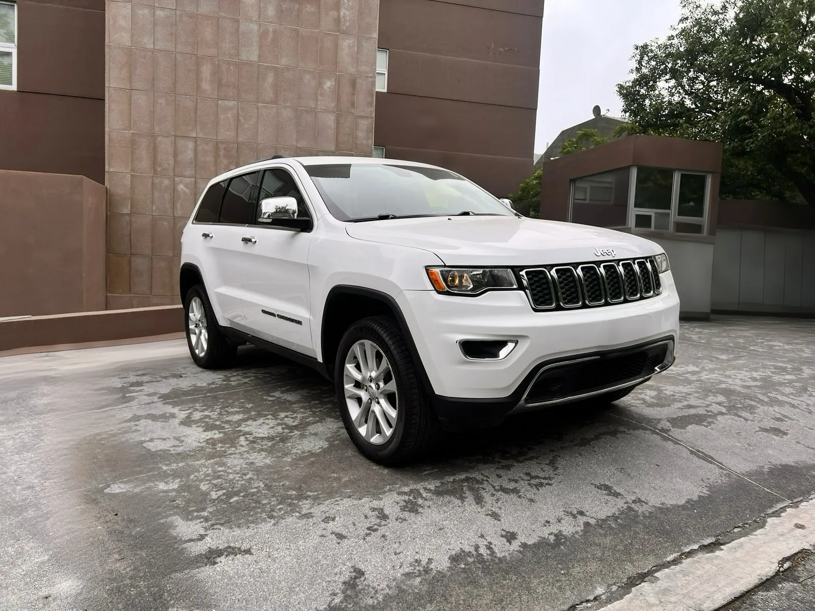 Jeep Grand Cherokee 2017 — foto 10 de 12