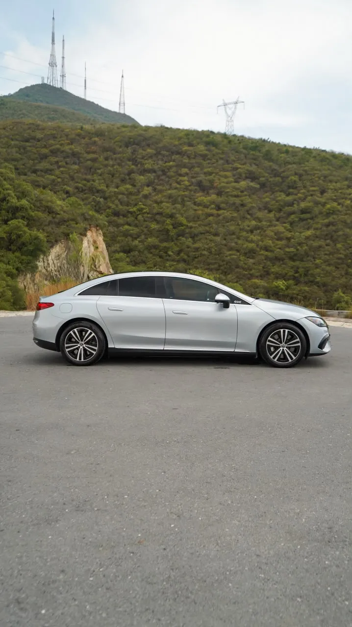 Mercedes-Benz EQE 2023 — foto 7 de 15