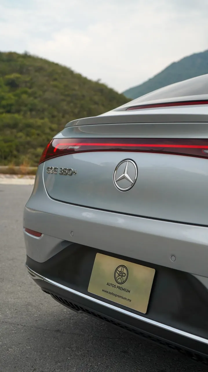 Mercedes-Benz EQE 2023 — foto 4 de 15