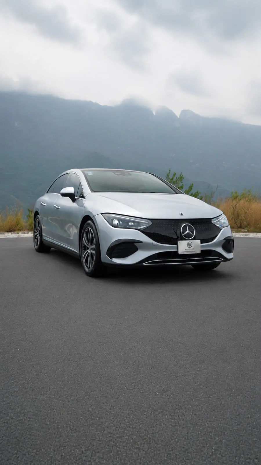 Mercedes-Benz EQE 2023 — foto 1 de 15